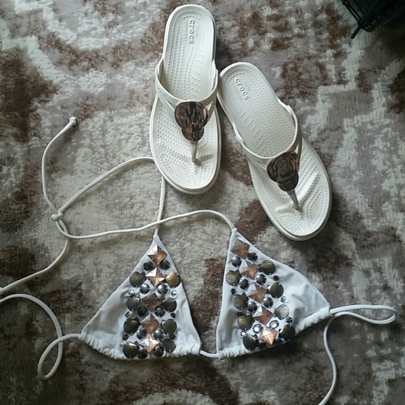 RESORT โจ๐๏ธ ๐๏ธSwim top triangle tie string white embellished VS - Picture 2 of 2